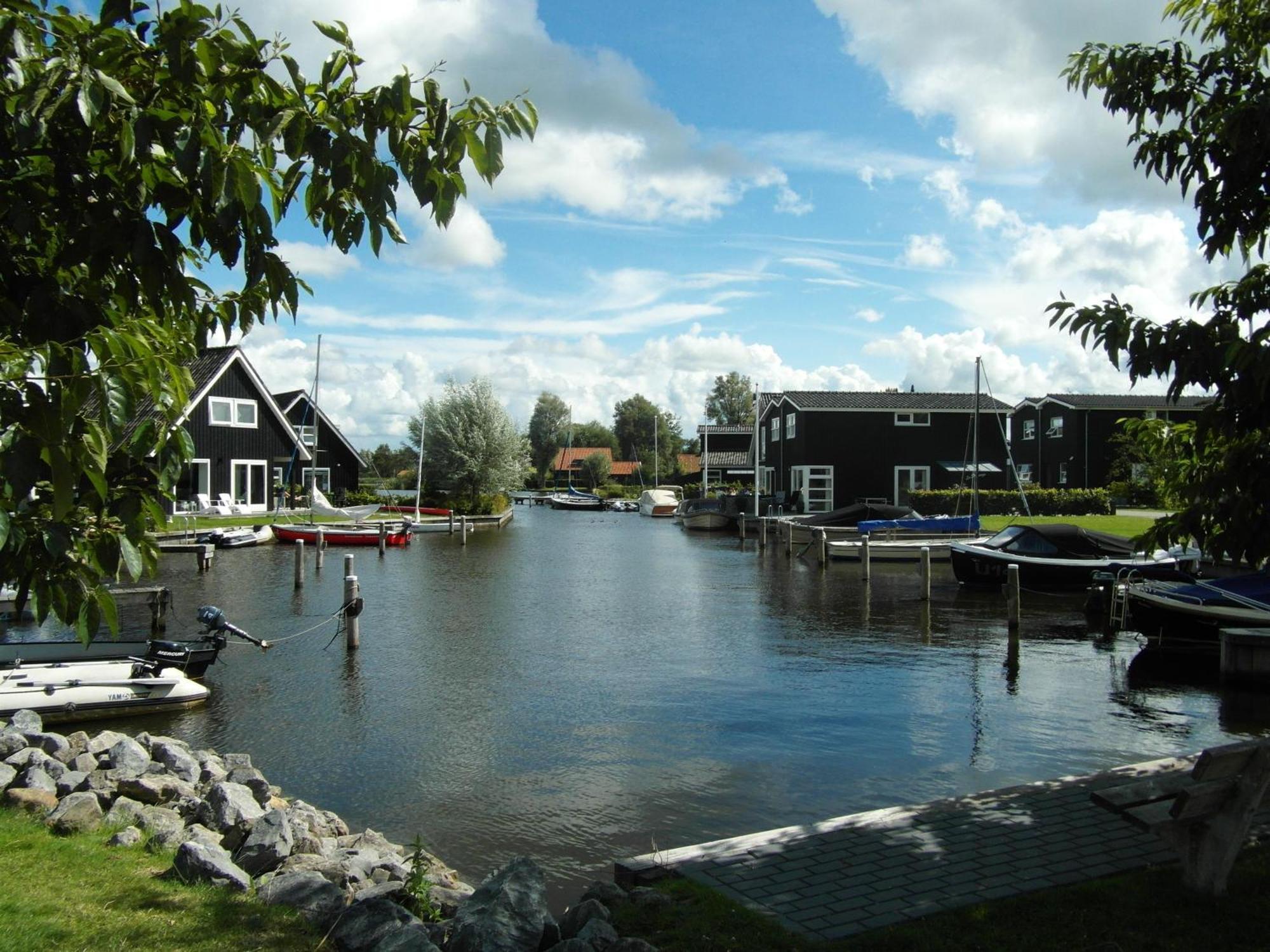 Waterpark Oan 'E Poel Bij Sneekermeer Terherne Esterno foto