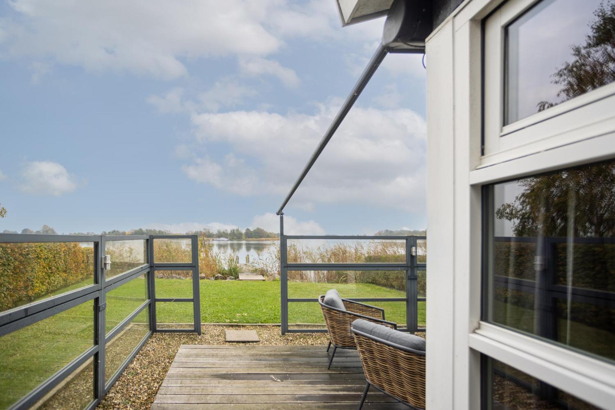 Waterpark Oan 'E Poel Bij Sneekermeer Terherne Esterno foto