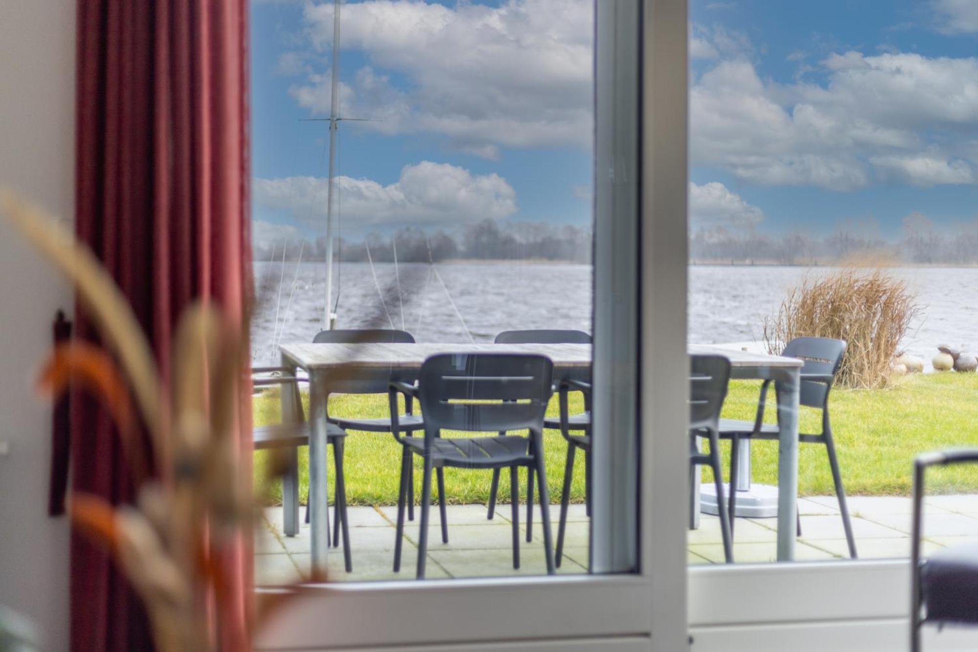 Waterpark Oan 'E Poel Bij Sneekermeer Terherne Esterno foto