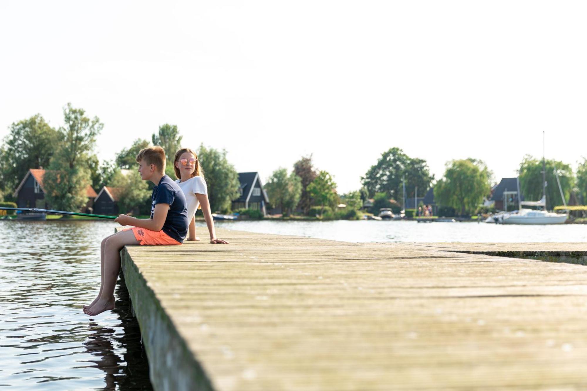 Waterpark Oan 'E Poel Bij Sneekermeer Terherne Esterno foto