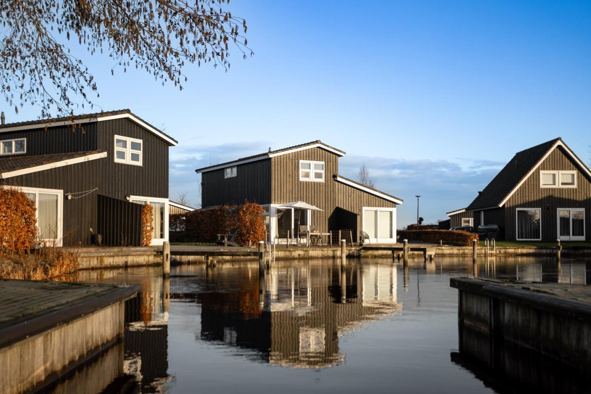 Waterpark Oan 'E Poel Bij Sneekermeer Terherne Esterno foto